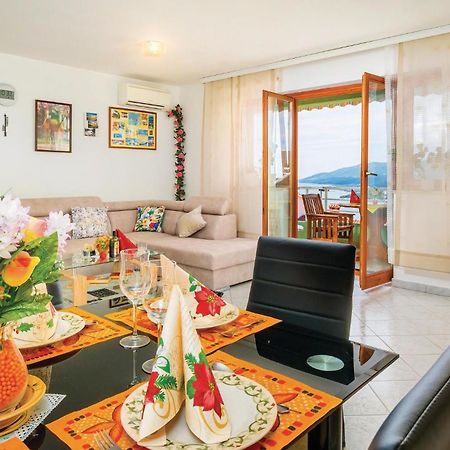 2 Bedroom Gorgeous Apartment In Rabac Kültér fotó