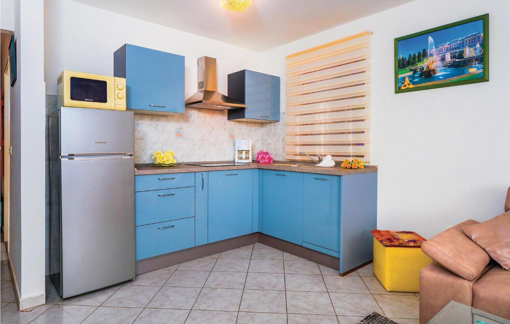 2 Bedroom Gorgeous Apartment In Rabac Kültér fotó