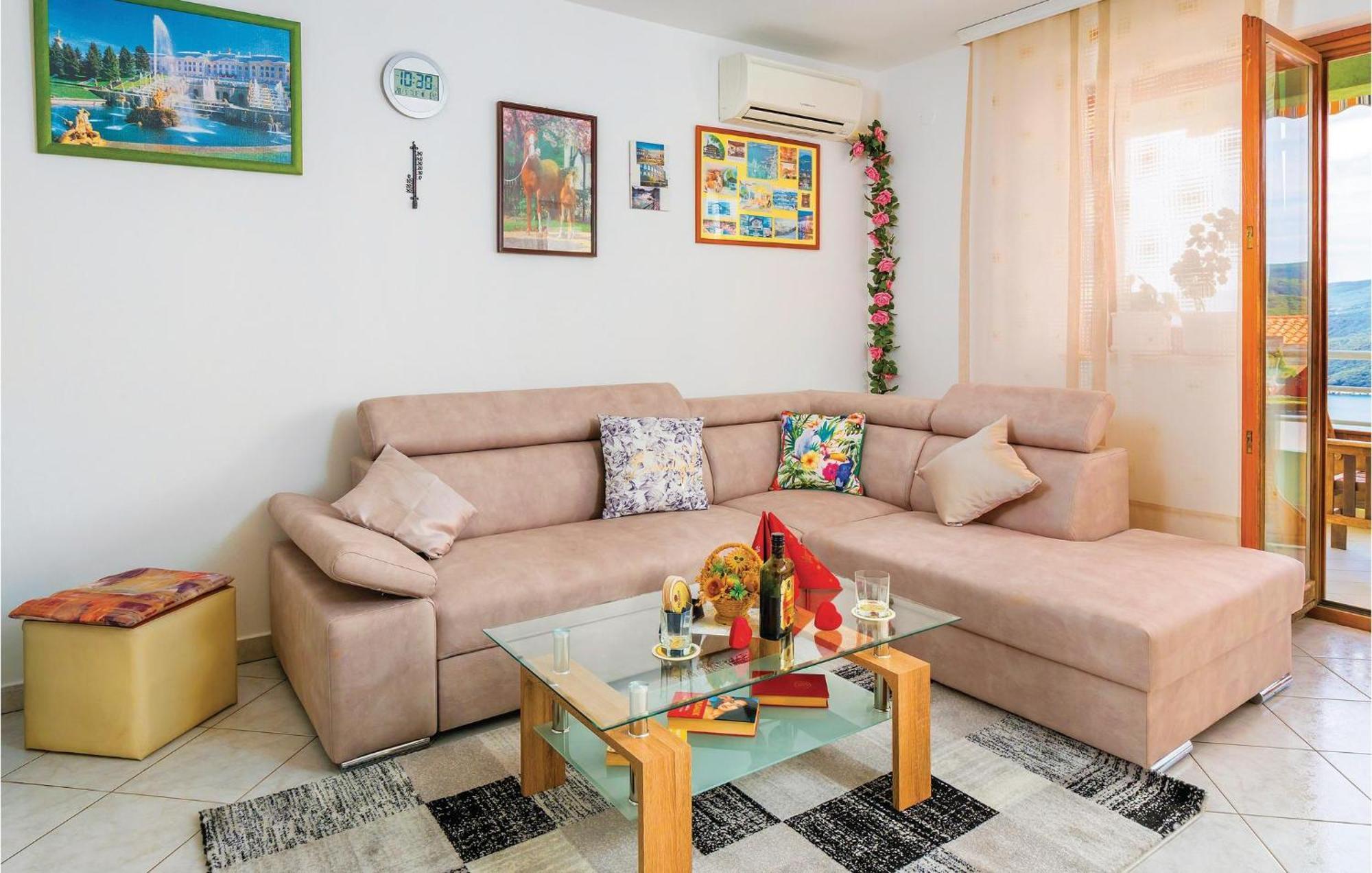 2 Bedroom Gorgeous Apartment In Rabac Kültér fotó