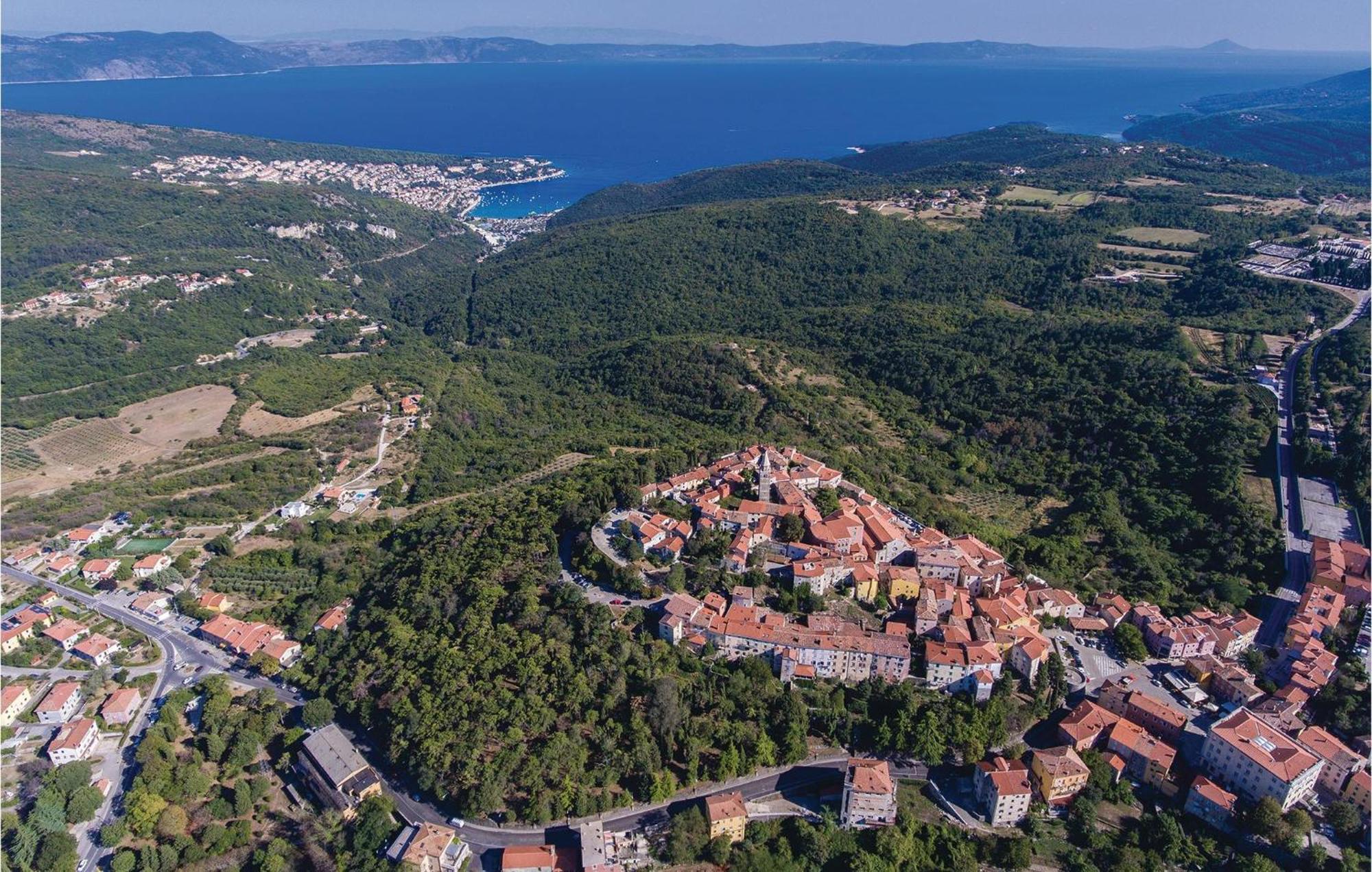 2 Bedroom Gorgeous Apartment In Rabac Kültér fotó