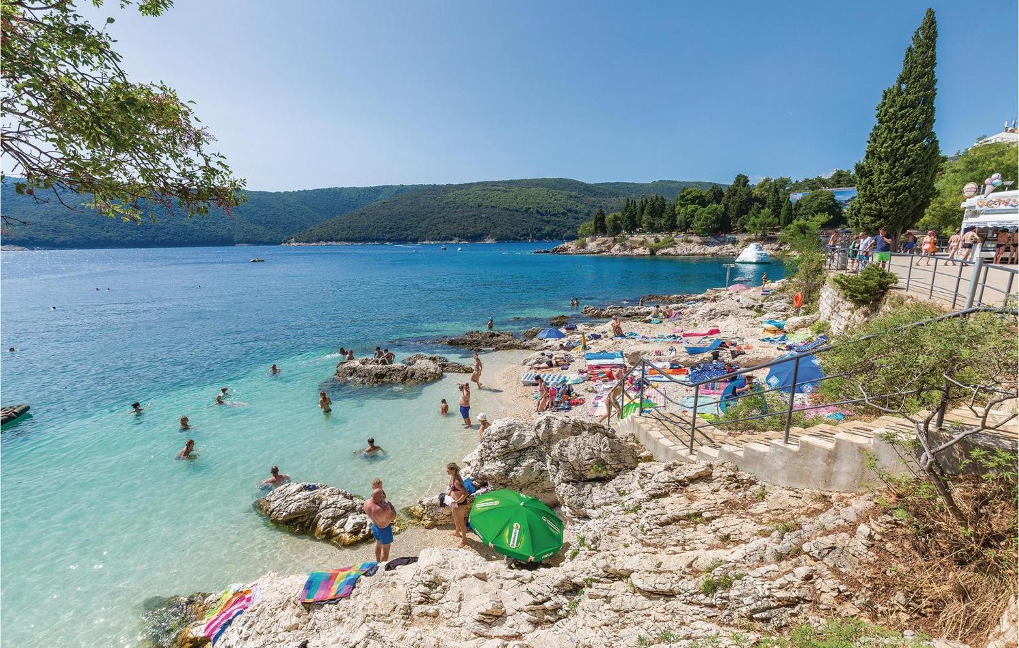 2 Bedroom Gorgeous Apartment In Rabac Kültér fotó