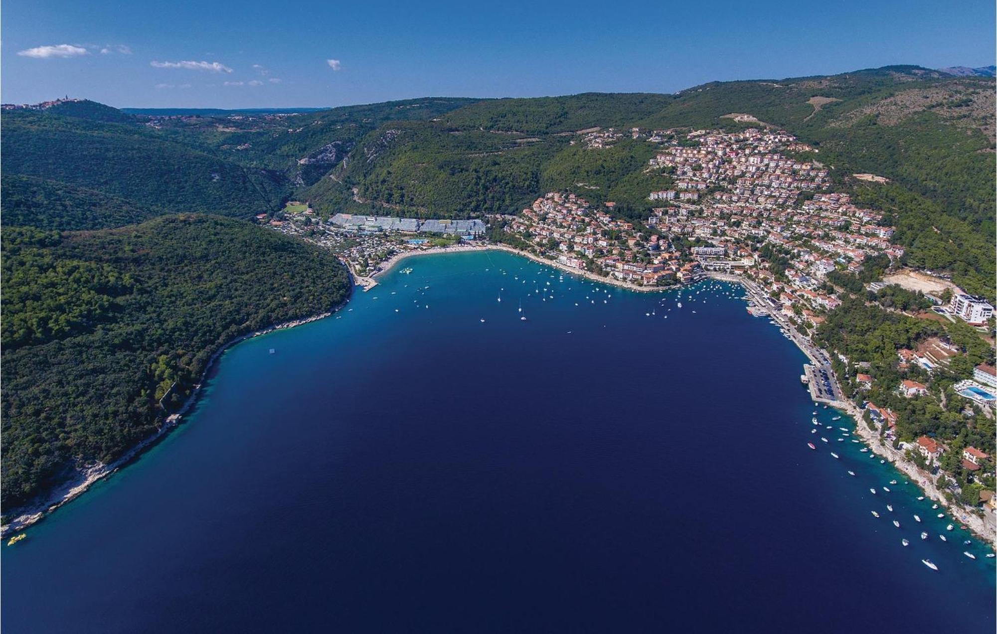 2 Bedroom Gorgeous Apartment In Rabac Kültér fotó
