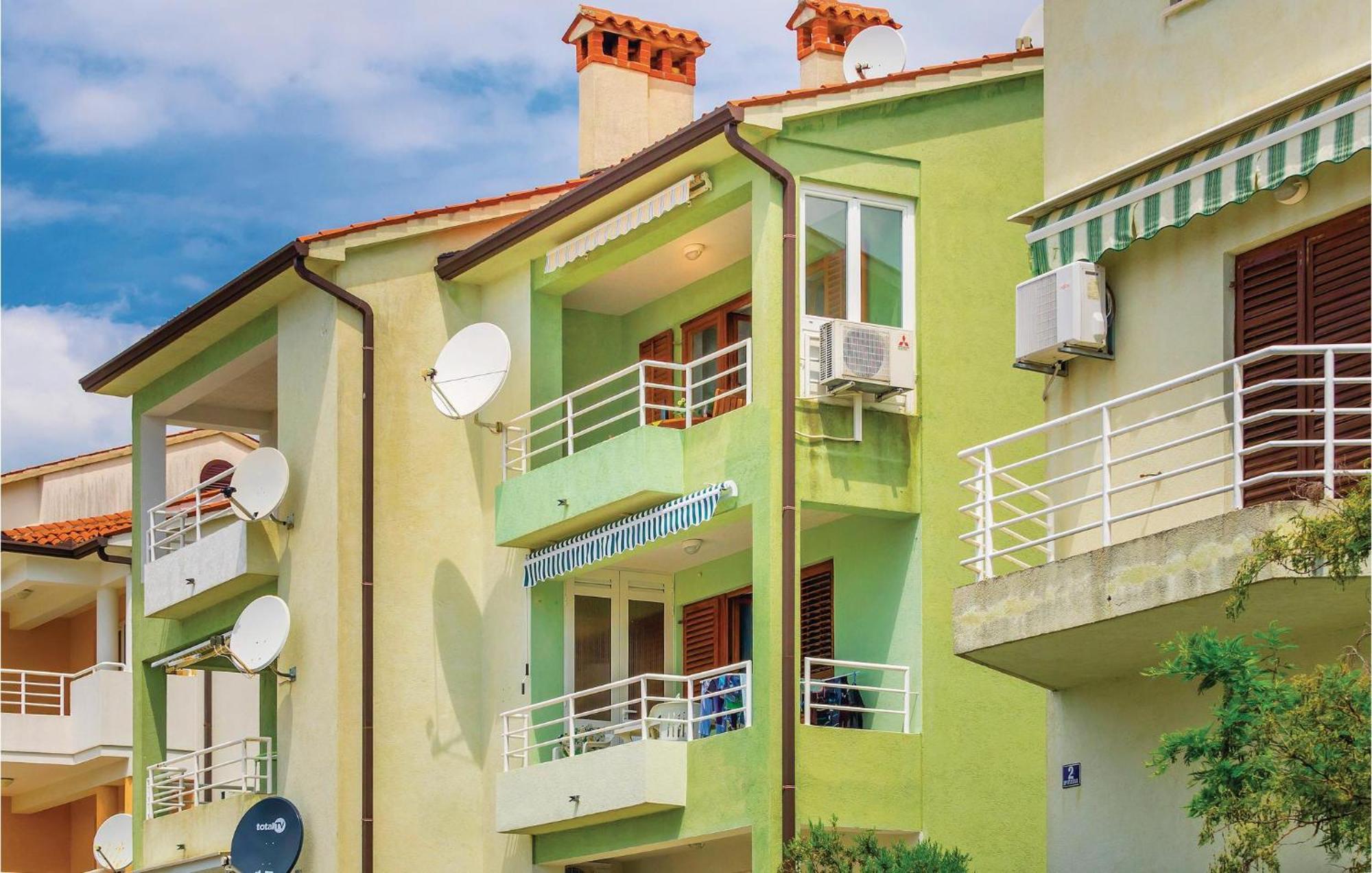 2 Bedroom Gorgeous Apartment In Rabac Kültér fotó