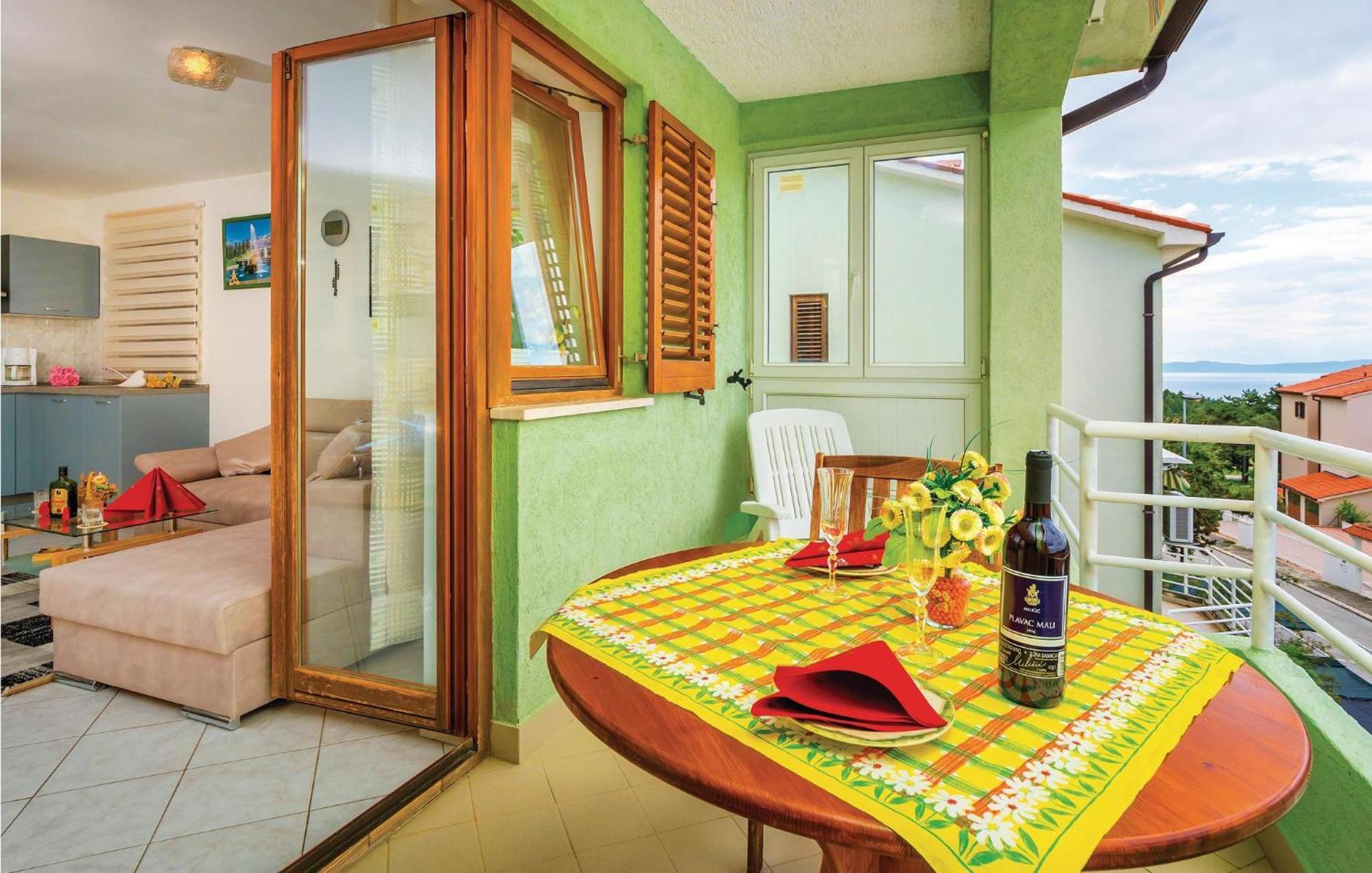 2 Bedroom Gorgeous Apartment In Rabac Kültér fotó